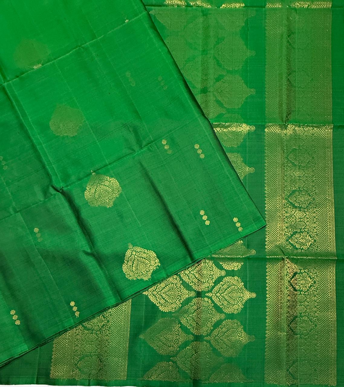 VSS520 - dark green color body, pallu , blouse pure silk saree