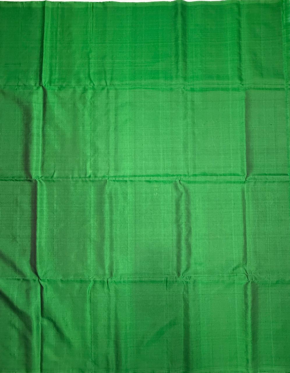 VSS520 - dark green color body, pallu , blouse pure silk saree