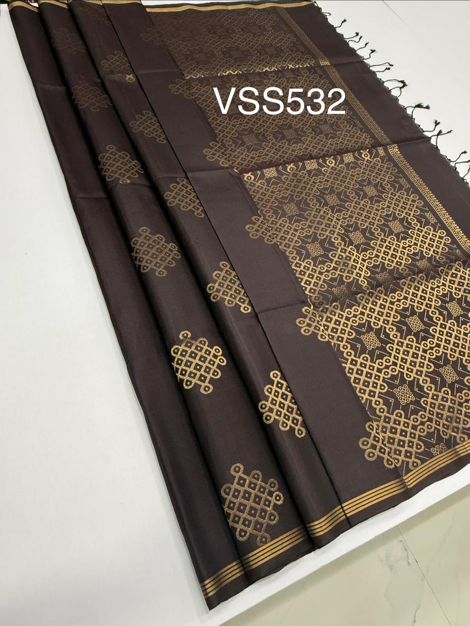 VSS532 - dark coffee brown color body, pallu , blouse pure silk saree