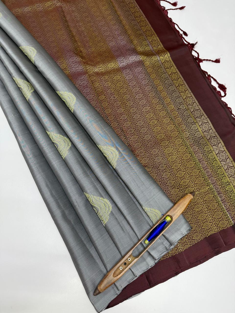 VSM26 - grey color body , brown color pallu , blouse