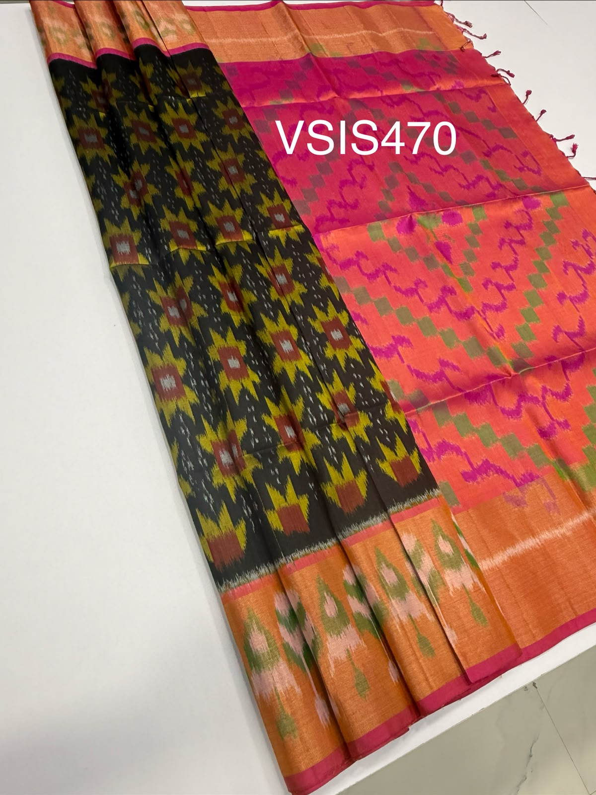 VSIS470 - black color body , pink color pallu , blouse - Pure silk saree