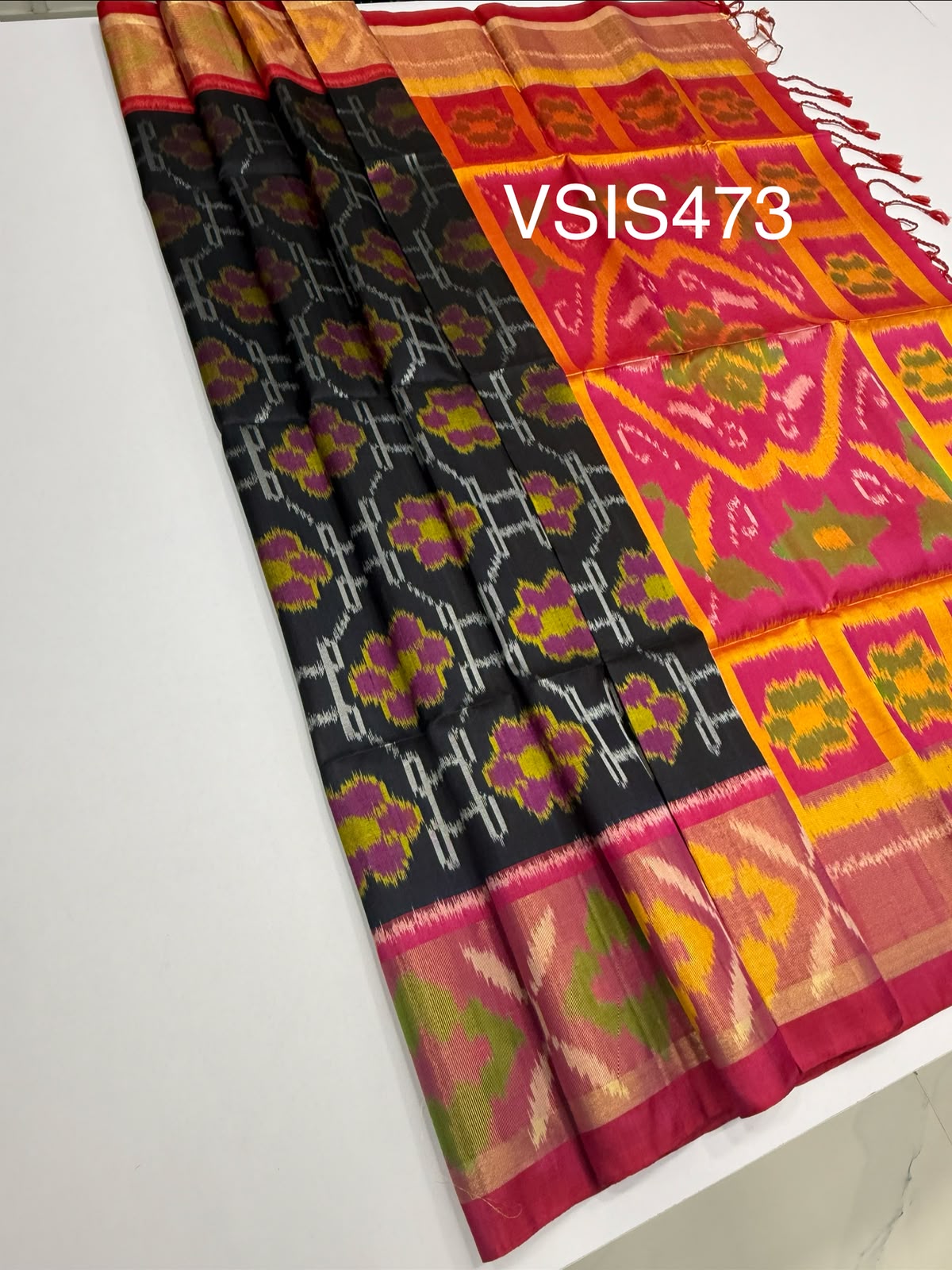 VSIS473 - black color body , pink color pallu , blouse - Pure silk saree