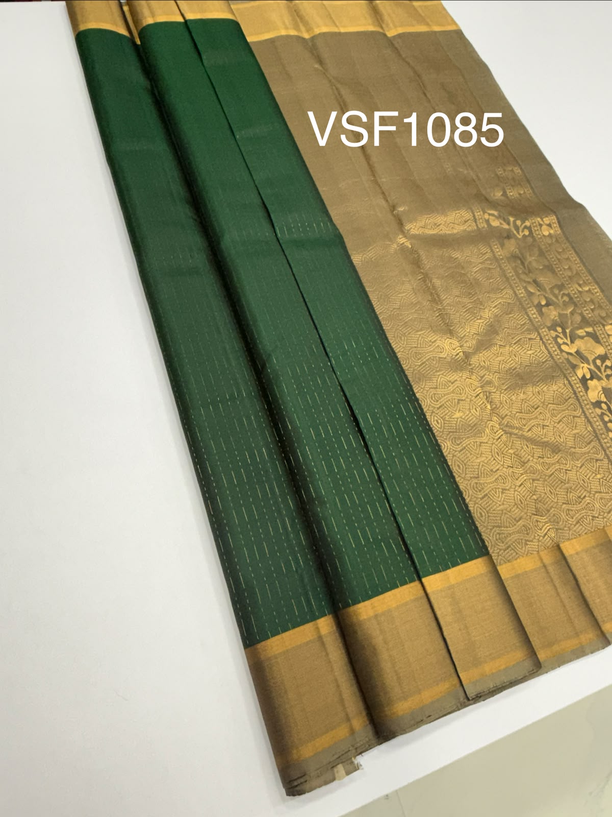 VSF1085 - green color body , beige color pallu,blouse - Pure silk saree