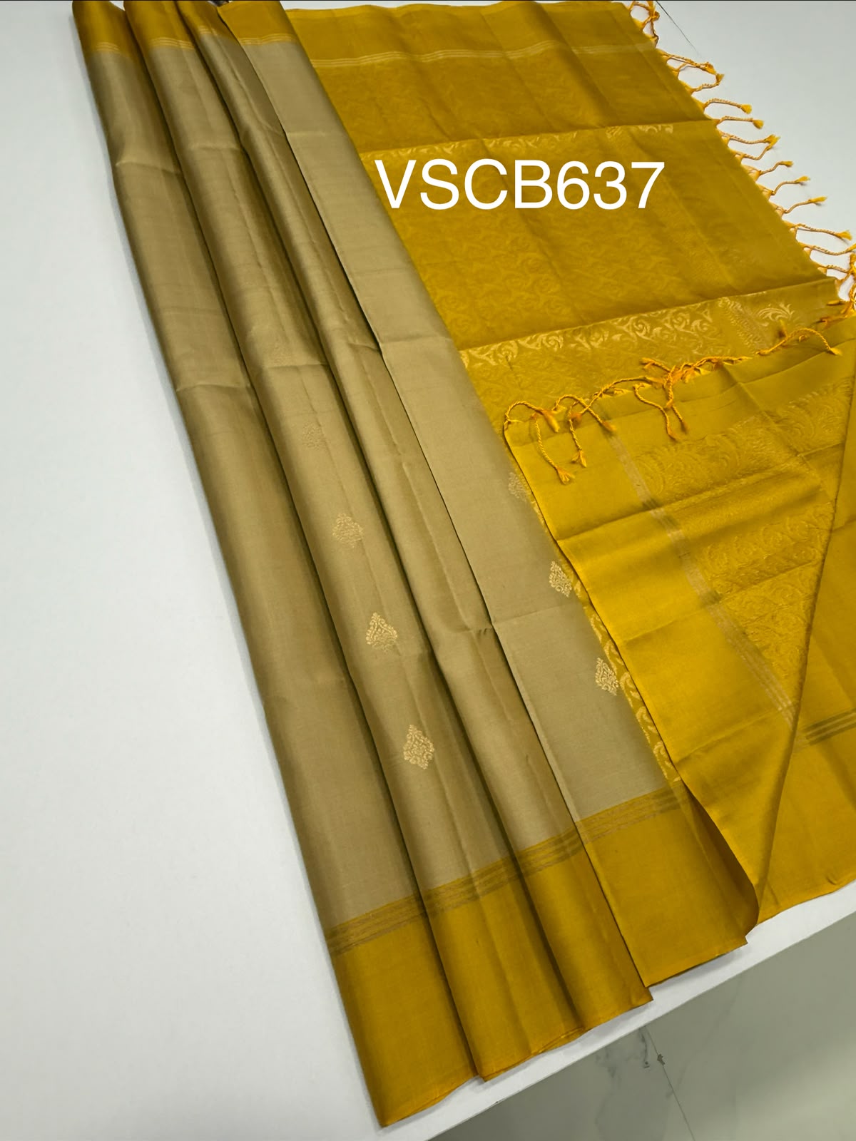 VSCB637 - beige color body , yellow color pallu , blouse - Pure silk saree