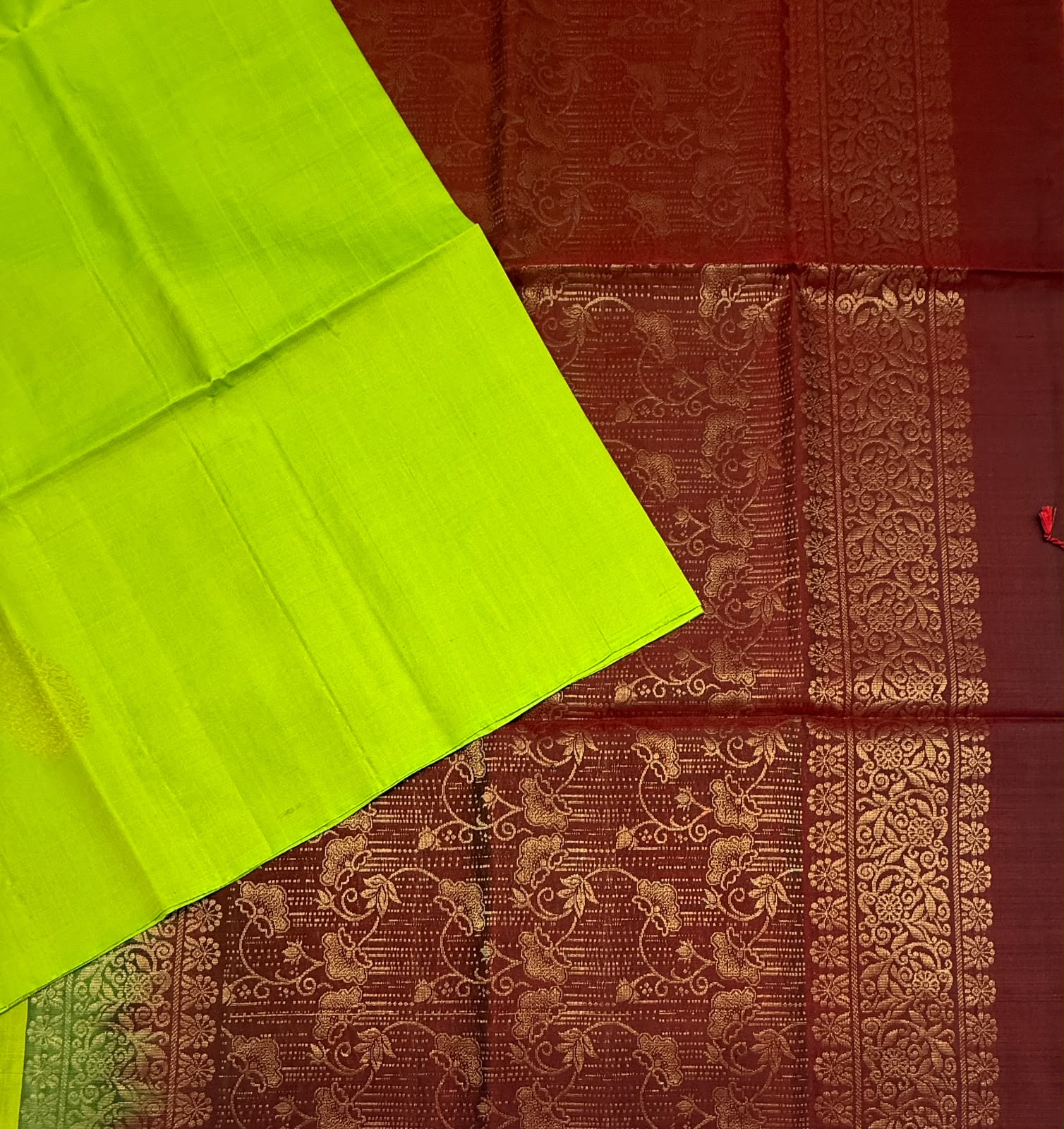 VSOH373 - parrot green color body, maroon color pallu , blouse - Pure silk saree