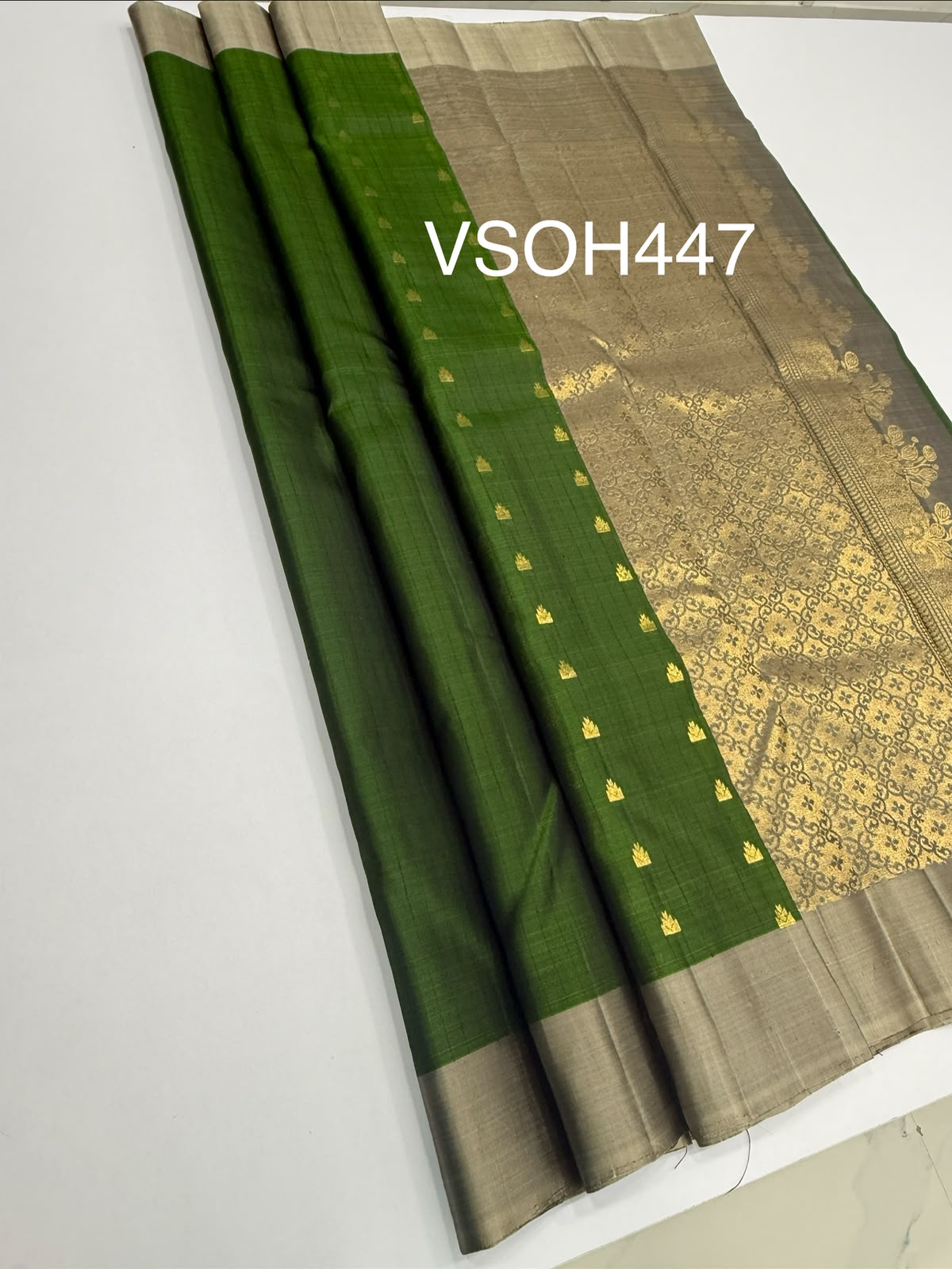 VSOH447 - olive green color body , grey color pallu , blouse - Pure silk saree