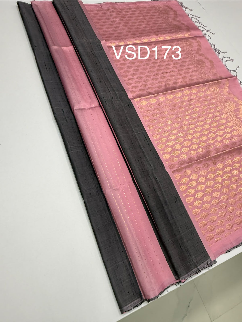 VSD173 - pink with black color body , color pallu,blouse - Pure silk saree