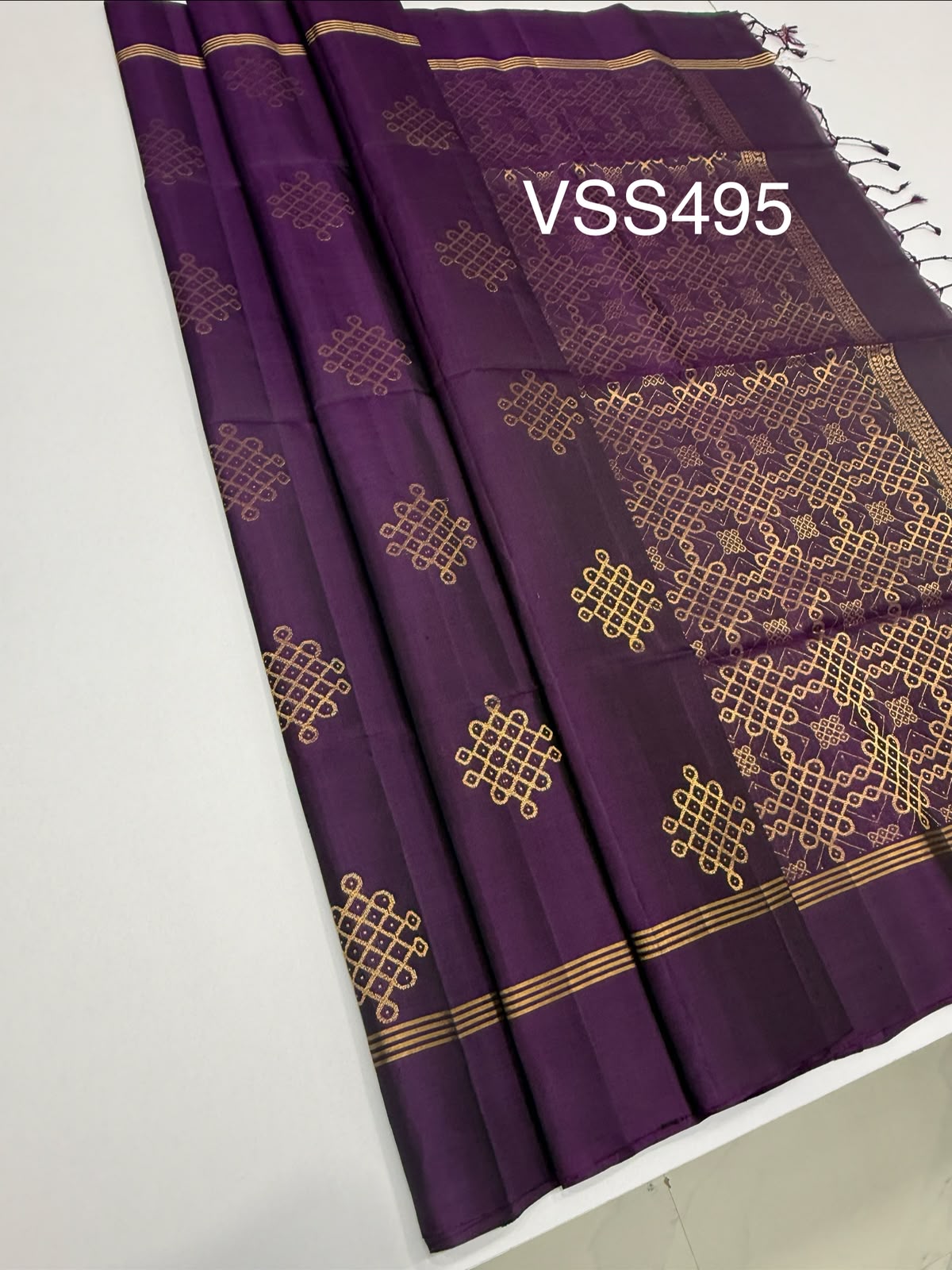 VSS495 - dark purple color body, pallu , blouse pure silk saree