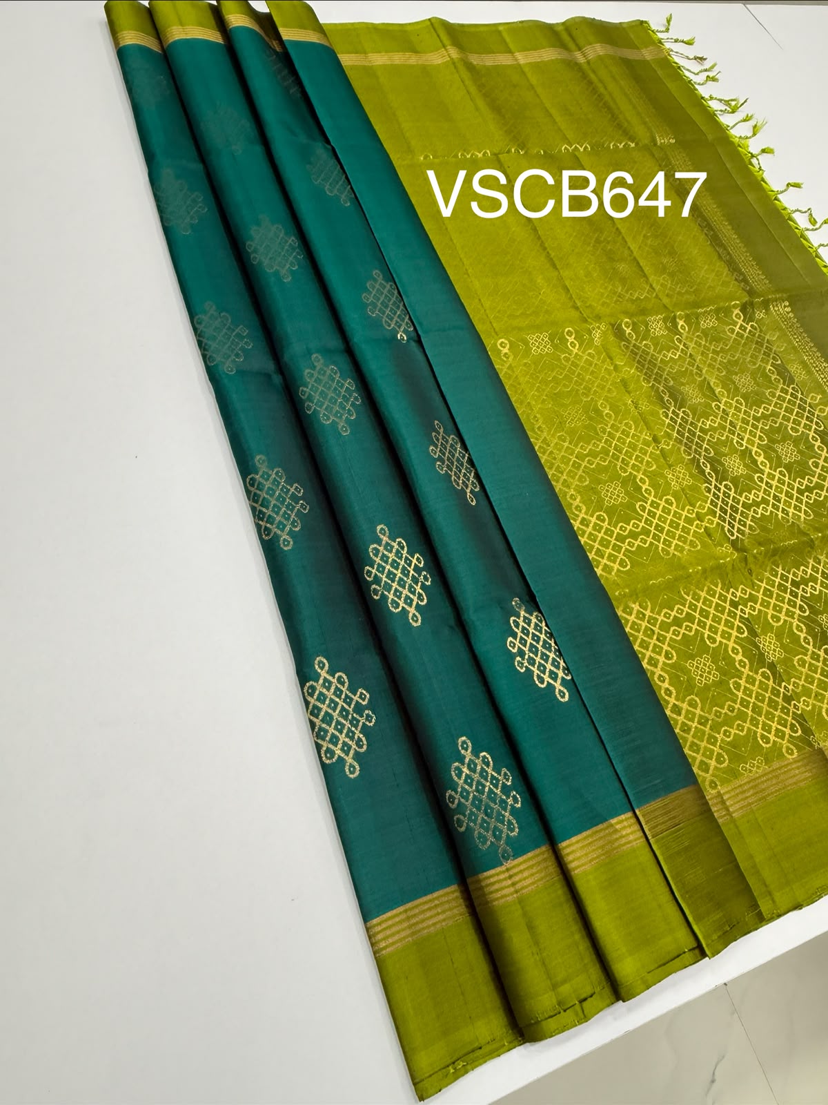 VSCB647 - peacock green color body , olive green color pallu , blouse - Pure silk saree