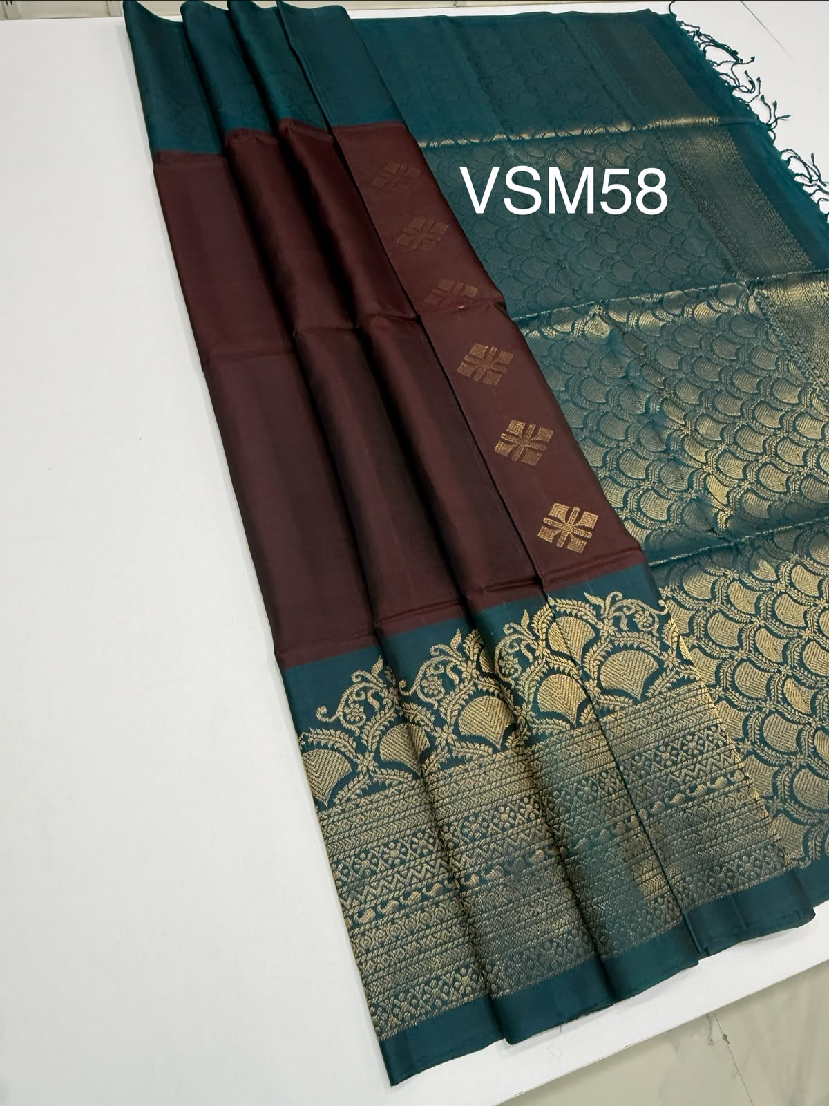 VSM58 - maroon color body , peacock green color pallu , blouse&nbsp;