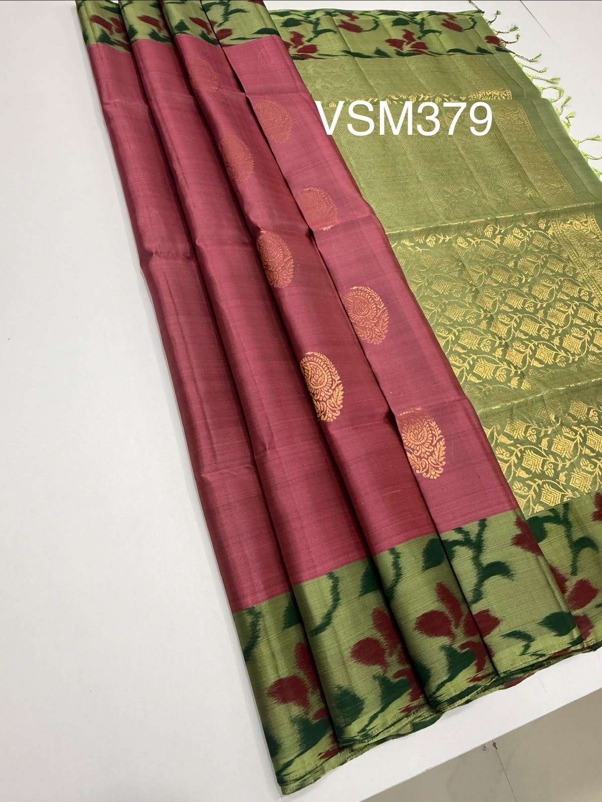 VSM379 - dusky pink color body , pastel green color pallu , blouse