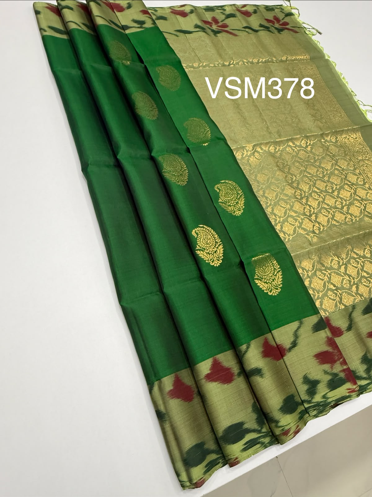 VSM378 - green color body , pastel green color pallu , blouse
