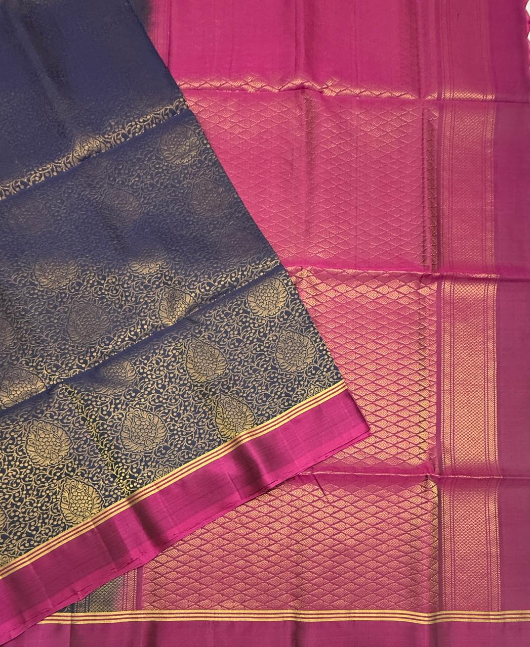 VSM260 - navy blue color body , purple color pallu , blouse&nbsp;