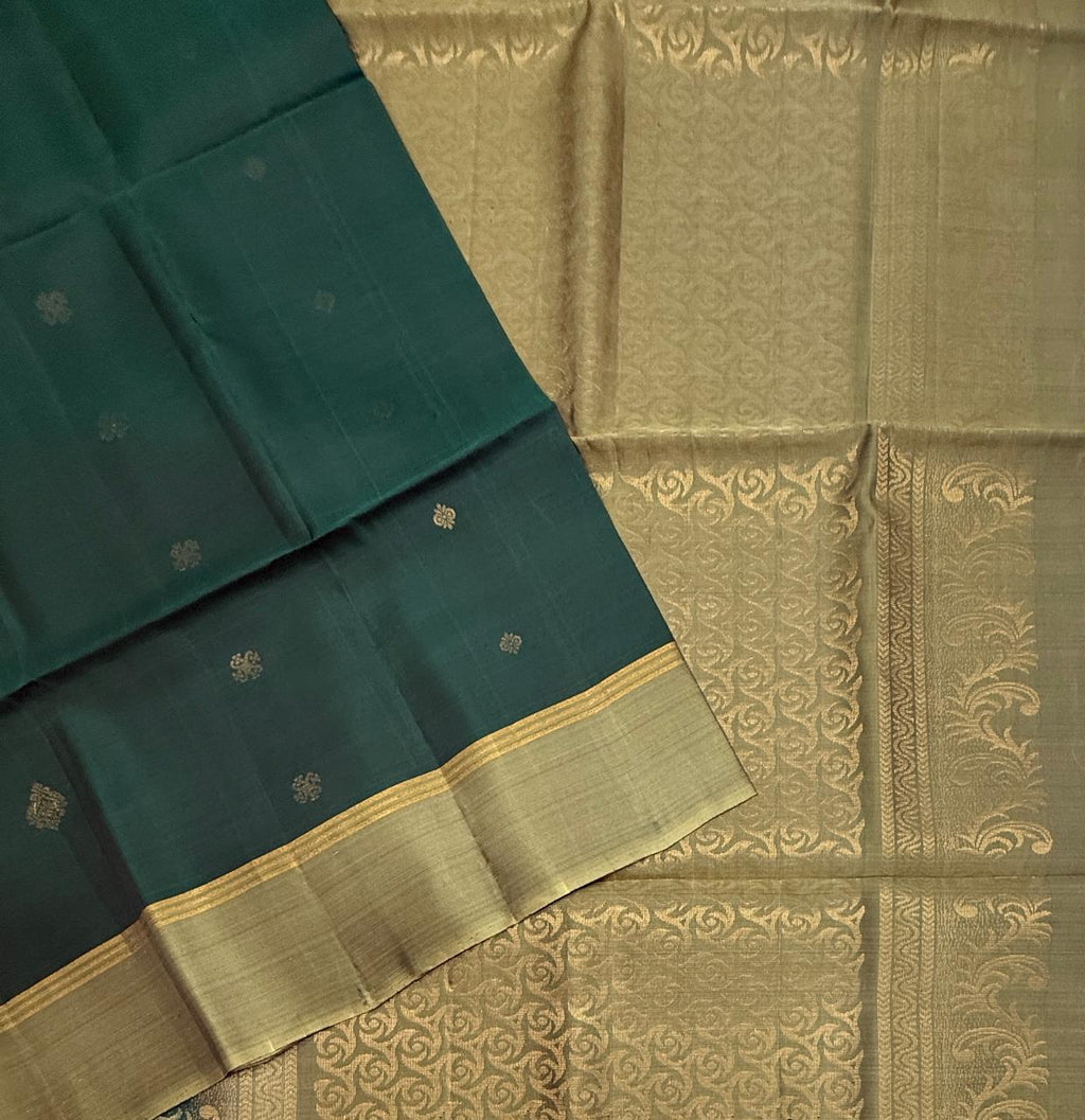 VSM40 - peacock green color body , beige with black color pallu , blouse&nbsp;