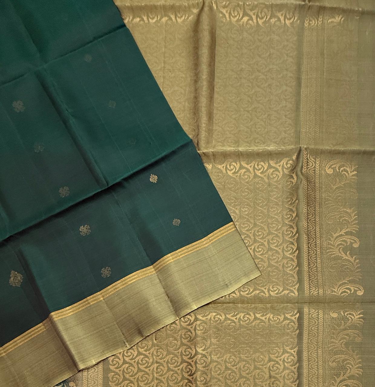 VSM40 - peacock green color body , beige with black color pallu , blouse&nbsp;