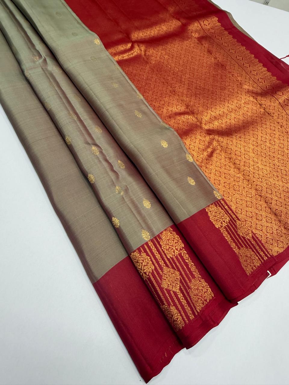 VSM93 - beige color body , maroon color pallu , blouse