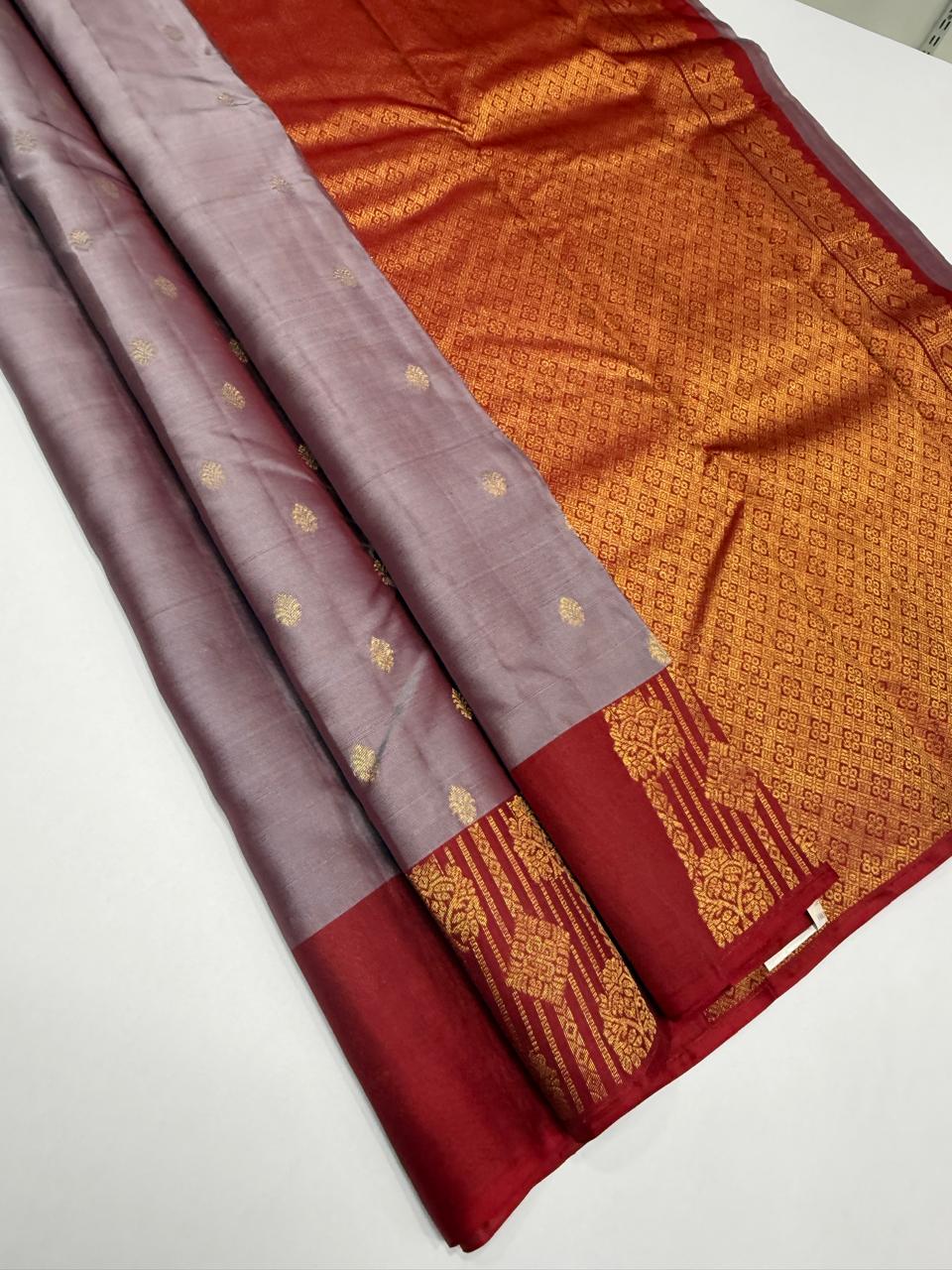 VSM92 - lavender color body , maroon color pallu , blouse