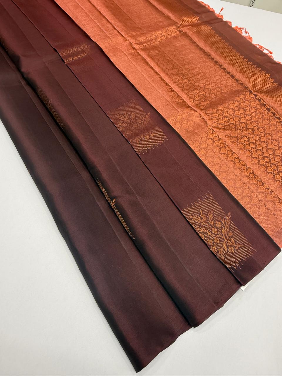 VSM27 - dark brown color body , peach color pallu , blouse&nbsp;