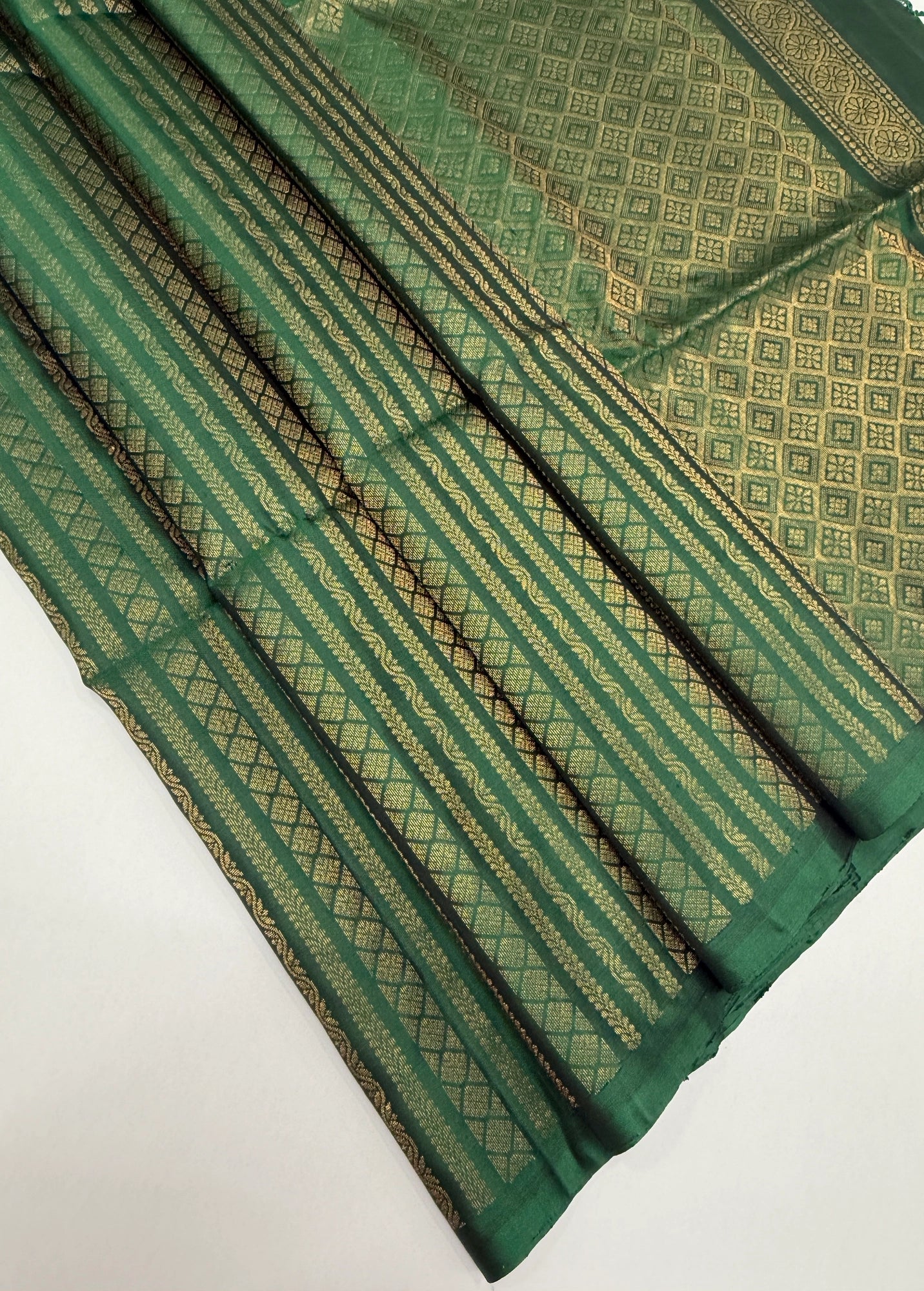 VSA493 - bottle green color body, pallu , blouse pure silk saree