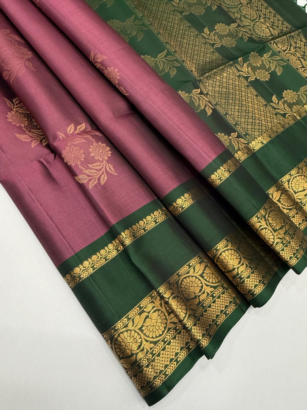 VSF941 - chocolate brown color body ,&nbsp; bottle green color pallu,blouse - Pure silk saree