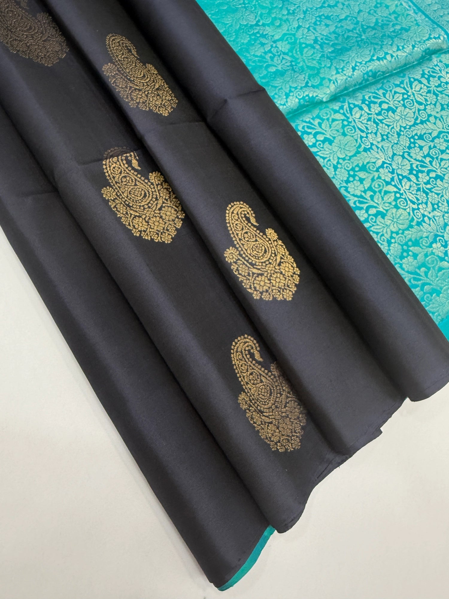 VSBL403 - dark navy blue color body , peacock green color pallu , blouse - Pure silk saree