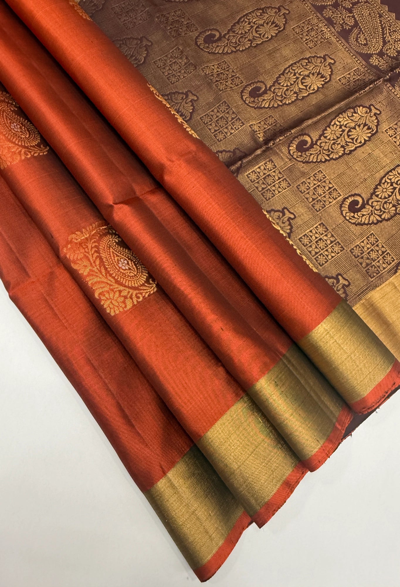 VSZB243 - rust orange color body , dark brown color pallu , blouse - Pure silk saree