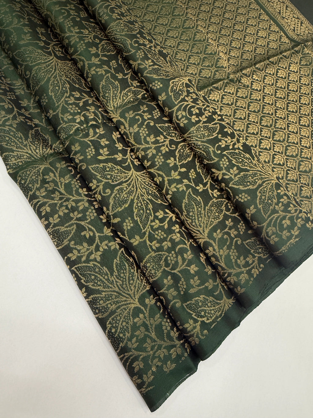 VSA526 - bottle green color body, pallu , blouse pure silk saree