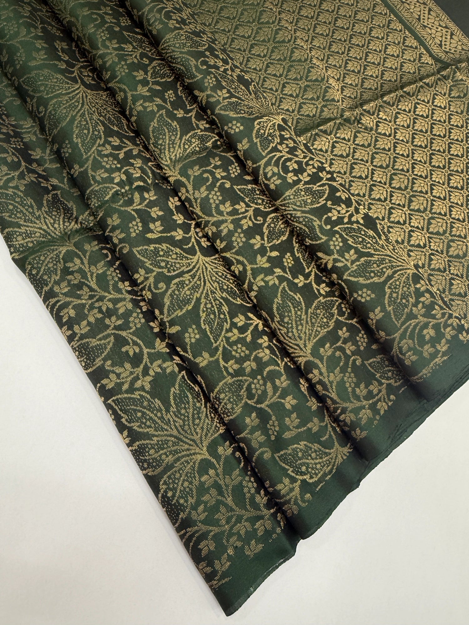 VSA526 - bottle green color body, pallu , blouse pure silk saree