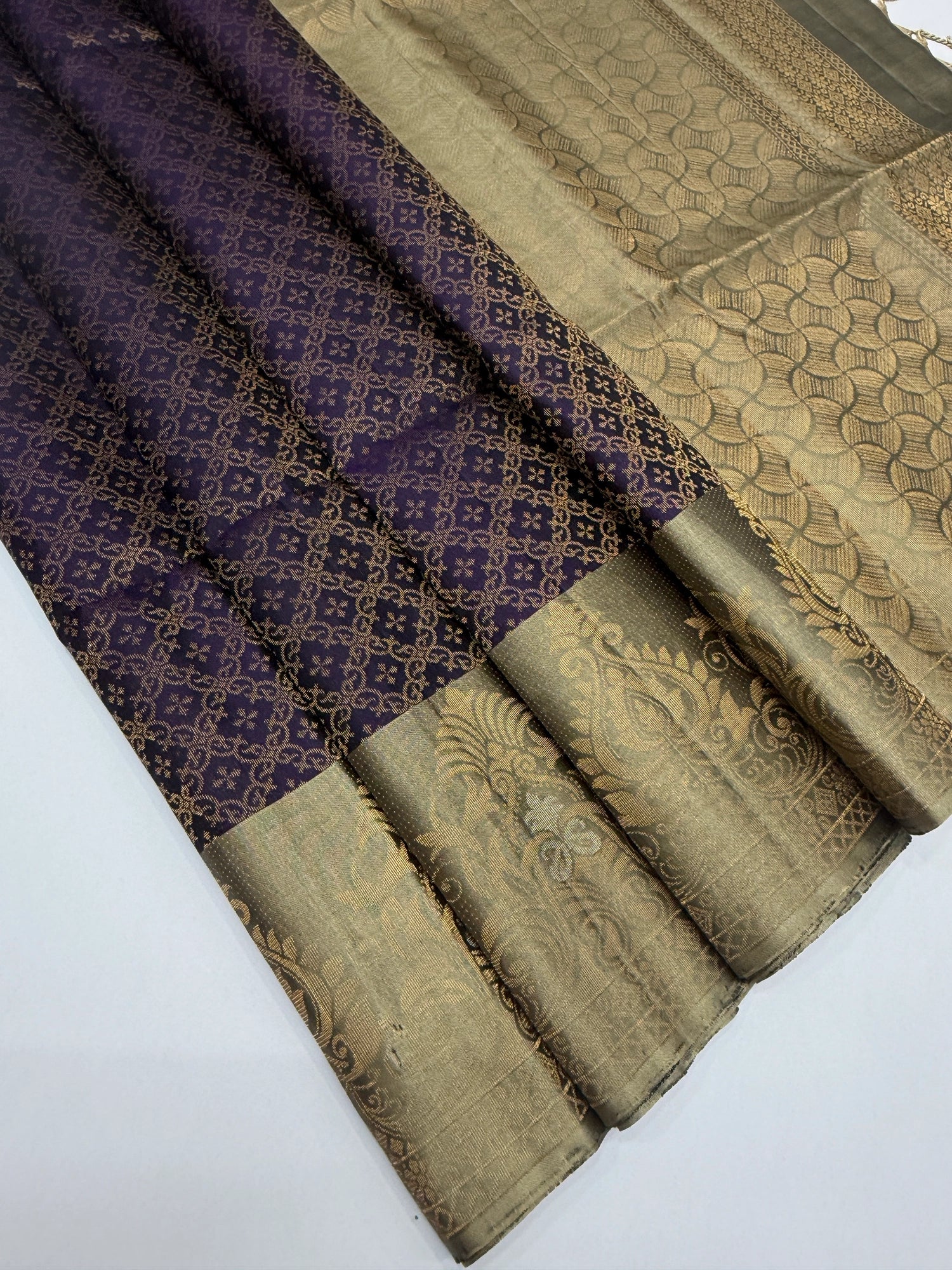 VSA655 - dark purple color body , beige color pallu , blouse pure silk saree