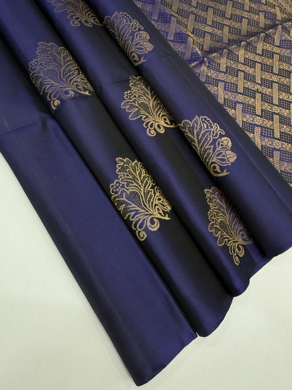 VSS469 - navy blue color body, pallu , blouse pure silk saree