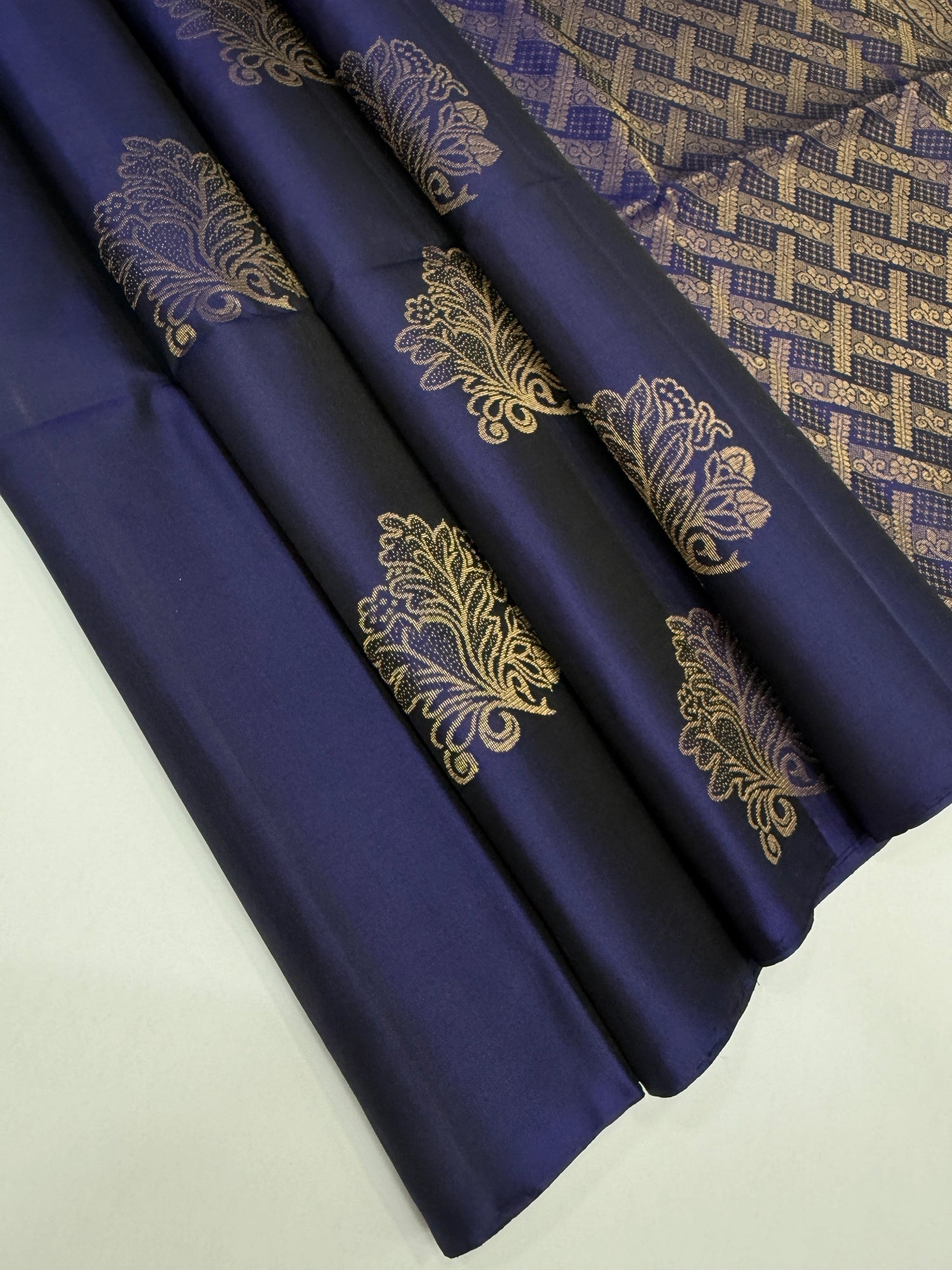 VSS469 - navy blue color body, pallu , blouse pure silk saree